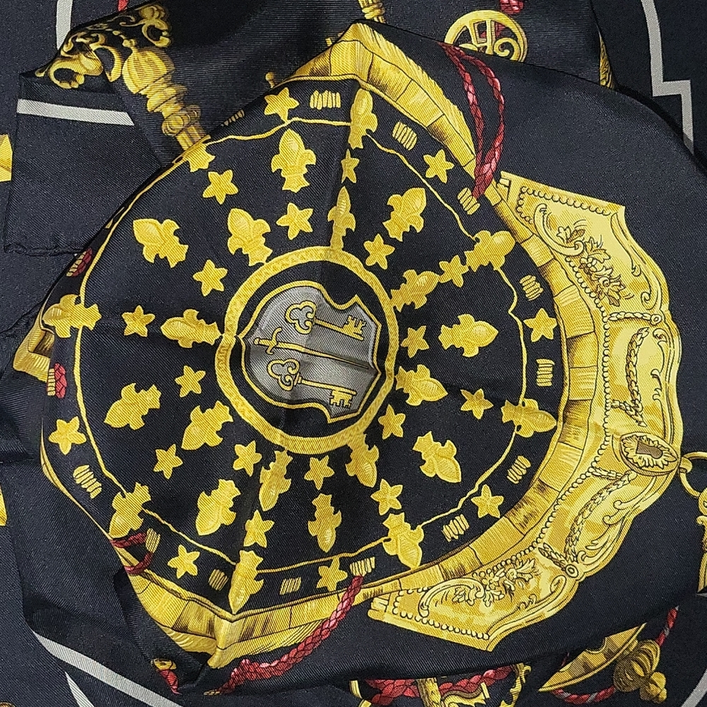 🔥SOLD🔥 HERMES Carre 90 Scarf Keys Tassel - Picture 7 of 7